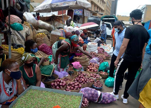 (210620) -- KAMPALA, June 20, 2021 -- People wearing face masks visit a market in Kampala, Uganda, on June 20, 2021. Ugandan President Yoweri Museveni on Friday announced a string of measures aimed at containing the rapid spread of the novel coronavirus as the country is experiencing a second wave. (Photo by Xinhua) UGANDA-KAMPALA-MARKET-COVID-19-MEASURES NicholasxKajoba 