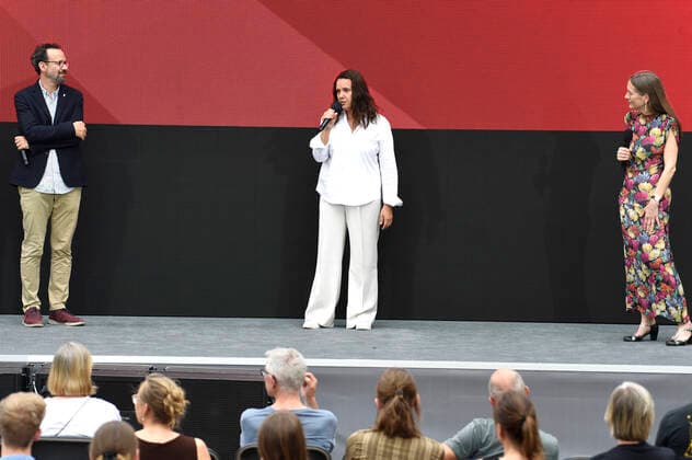 Carlo Chatrian, award winner Maria Speth and Mariette Rissenbeek at the award ceremony of the Audience Award Competition 2021 for the documentary film Herr Bachmann und seine Klasse at the Berlinale Summer Special 2021 71 Berlin International Film Festival at the open-air cinema Museumsinsel Berlin, 20 06 2021 Foto:xN.xKubelkax xFuturexImage