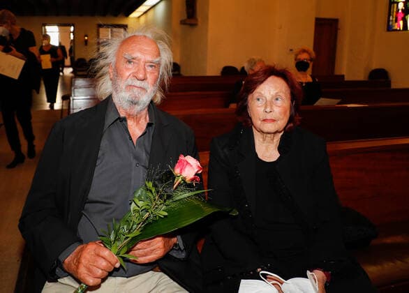 Entertainment Bilder des Tages Achim Wolff, Brigitte Grothum bei Trauergottesdienst für Horst Pillau in der Ev. Kirche zum Heilsbronnen, Berlin. *** Achim Wolff, Brigitte Grothum at the funeral service for Horst Pillau at the Ev Kirche zum Heilsbronnen, Berlin