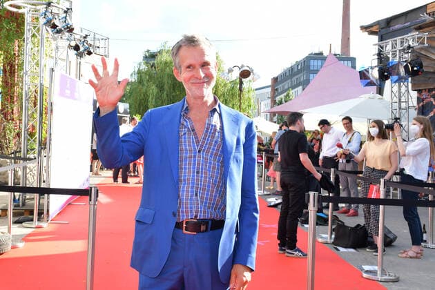 Award ceremony of the First Steps Award 2021 Ullrich Matthes, President Deutsche Filmakademie e V Arrival to the 22 Award ceremony, red carpet for the newcomer award First Steps Award 2021 at the Holzmarkt in Berlin on 21 06 2021 Photopress Mueller