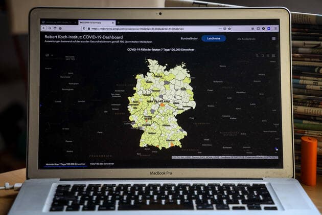 Coronavirus in Germany Covid 19 Dashboard of the Robert Koch Institute 22 06 2021 Robert Koch Institute 7 days Incidence 8.0 7 days Number of cases 6 665 COVID 19 cases 3 722 782 Addition of 455 compared to the previous day COVID 19 deaths 90 472 Addition of 77 compared to the previous day