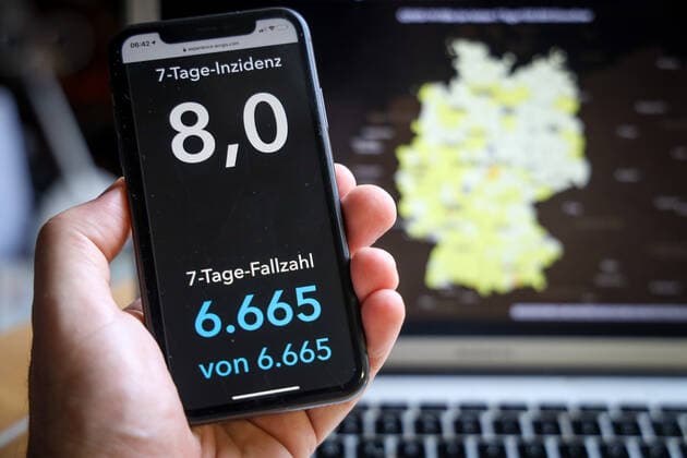 Coronavirus in Germany Covid 19 Dashboard of the Robert Koch Institute 22 06 2021 Robert Koch Institute 7 days Incidence 8.0 7 days Number of cases 6 665 COVID 19 cases 3 722 782 Addition of 455 compared to the previous day COVID 19 deaths 90 472 Addition of 77 compared to the previous day