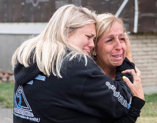 Kanada, Tornado-Schäden in Mascouche, Quebec June 22, 2021, MASCOUCHE, PQ, Canada: The family of Jacques Lefebvre are overcome with grief as they wait for the arrival of Quebec Premier Francois Legault in Mascouche, Que., Tuesday, June 22, 2021. Lefebvre lost his life when a tornado touched down in the town north of Montreal on Monday June 21. MASCOUCHE Canada - ZUMAc35_ 20210622_zaf_c35_044 Copyright: xGrahamxHughesx