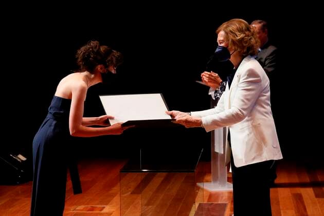 Emeritus Queen Sofia (R) attends the awarding ceremony held during the closure of the 2020-2021 year of the Reina Sofia School of Music in Madrid, Spain, 22 June 2021 (issued 23 June 2021). The Reina Sofia School of Music, created in 1991, supports highly-talented young people in their personal and artistic development, and aims to bring the best music to all audiences. Emeritus Queen Sofia attends the closing ceremony of the Superior Music School Reina Sofia !ACHTUNG: NUR REDAKTIONELLE NUTZUNG!  Copyright: xBallesterosx GRAF5928 20210623-bbce73801eeb6f56212994ad7bbb2c6c5cb6934d