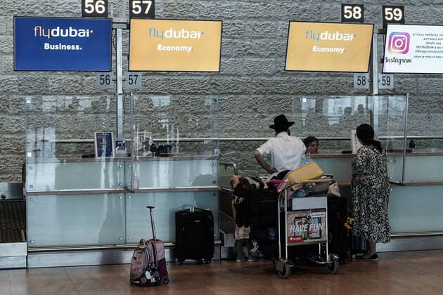 Coronavirus in Israel, Eindrücke vom Flughafen Ben Gurion Tel Aviv June 23, 2021, Lod, Israel: All incoming travelers at Tel Aviv s Ben Gurion International Airport are tested for COVID-19 and home quarantine requirement is maintained. PM Bennett announced the government is treating the increase in coronavirus cases as a new outbreak and taking measures to counter the disease, following a tour at the Ben Gurion Airport near Tel Aviv. Face masks are mandatory again, as of this morning, in all airport terminals and Bennett requests Israelis to refrain from unnecessary travel abroad. 110 new cases of COVID-19 were diagnosed yesterday in Israel, over fifty percent among youth under the age of 15, the majority of type Delta Variant. Lod Israel - ZUMAa126 20210623_zap_a126_006 Copyright: xNirxAlonx