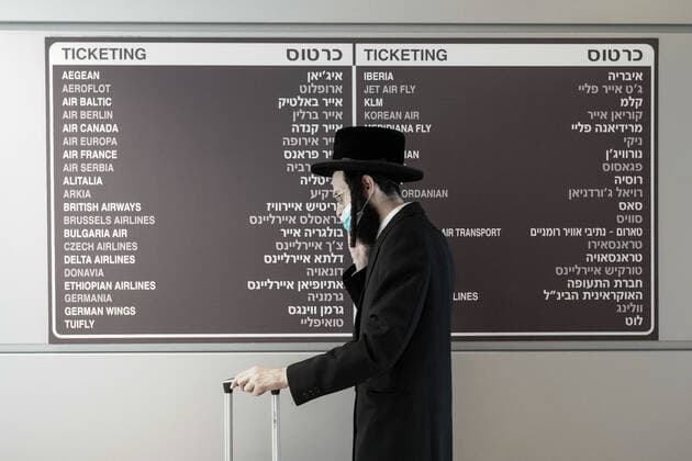 Coronavirus in Israel, Eindrücke vom Flughafen Ben Gurion Tel Aviv June 23, 2021, Lod, Israel: All incoming travelers at Tel Aviv s Ben Gurion International Airport are tested for COVID-19 and home quarantine requirement is maintained. PM Bennett announced the government is treating the increase in coronavirus cases as a new outbreak and taking measures to counter the disease, following a tour at the Ben Gurion Airport near Tel Aviv. Face masks are mandatory again, as of this morning, in all airport terminals and Bennett requests Israelis to refrain from unnecessary travel abroad. 110 new cases of COVID-19 were diagnosed yesterday in Israel, over fifty percent among youth under the age of 15, the majority of type Delta Variant. Lod Israel - ZUMAa126 20210623_zap_a126_008 Copyright: xNirxAlonx