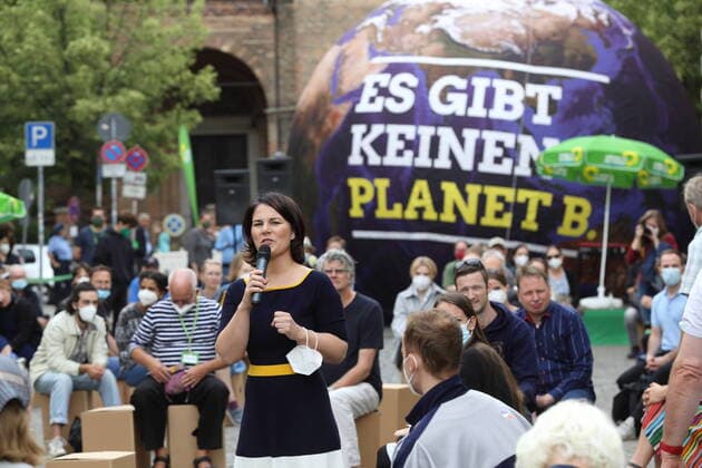 Chancellor candidate Annalena Baerbock Bündnis 90 Die Grünen talks to citizens at the start of the campaign for the Bundestag election on Brandenburger Straße in Potsdam, 23 June 2021 The election will be held on 26 September Bundestag election 2021 Annalena Baerbock launches campaign