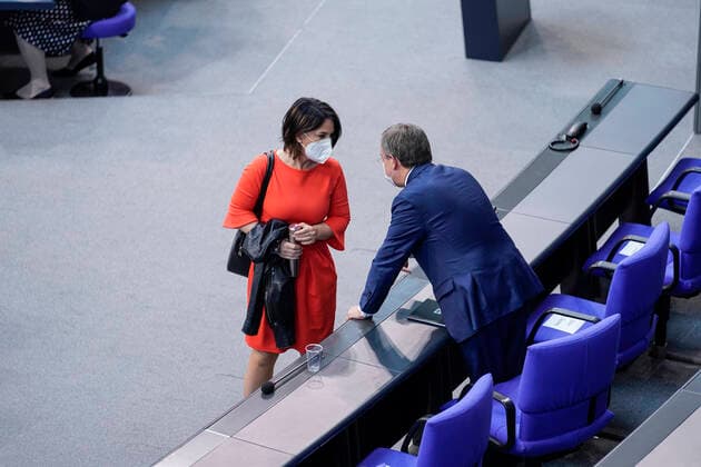 236 Bundestag Session and Debate Current, 24 06 2021, Berlin, State Premier Armin Laschet CDU of North Rhine Westphalia and CDU Chairman in conversation with Annalena Baerbock Chancellor Candidate Buendnis90 Die Gruenen in the plenary session of the Bundestag following the government statement on the European Council at the 236 session of the German B