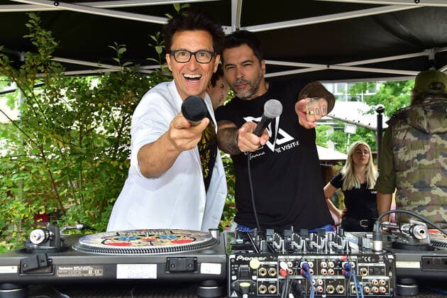 Visit-X, NacktfussballSpiel , SexxySoccer Conny Dachs, Aurelio Savina NacktfussballSpiel , SexxySoccer im Rahmen der diesjärigen Fussball WM am Checkpoint Charly im Charlys Beach in Berlin Mitte am 24.06.2021 Photopress Mueller