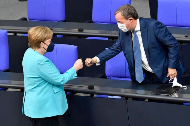 Angela Merkel und Armin Laschet in der 236. Sitzung des Deutschen Bundestages im Reichstagsgebäude. Berlin, 24.06.2021 Foto:xF.xKernx xFuturexImage