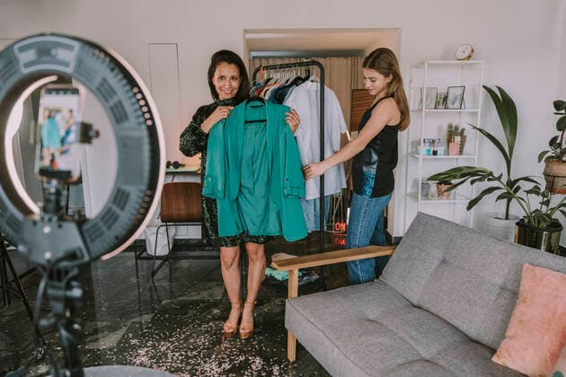 IMAGO Creative: Digitale Welt, Social Commerce Female fashion influencers showing dresses while filming at home model released Symbolfoto property released MFF08094