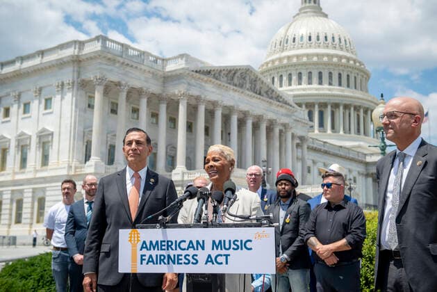 United States Representative Darrell Issa (Republican of California), left, and United States Representative Ted Deutch (Democrat of Florida), right, listen while singer Dionne Warwick, center, offers remarks during a press conference to introduce the American Music Fairness Act outside of the the US Capitol in Washington, DC, Thursday, June 24, 2021. Copyright: xPoolxviaxCNPx MediaPunchx