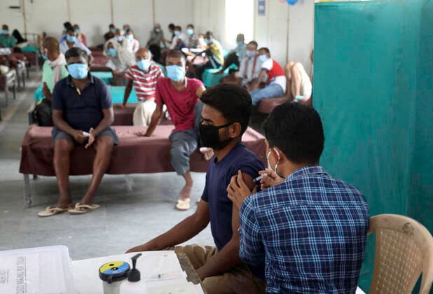 June 25, 2021, New Delhi, India: A healthcare worker administers a dose of Covishield Vaccine to a homeless person at the homeless shelter, Yamuna Pushta near Nigambodh Ghat cremation ground..India has reported 40 cases of Delta Plus variant also known as AY.1, found in Maharashtra, Kerala and Madhya Pradesh. This variant also been seen in nine other countries of the world with 205 infections detected in Europe, America and Asia. New Delhi India - ZUMAs197 20210625_zaa_s197_006 Copyright: xNaveenxSharmax
