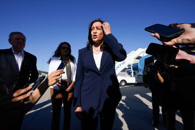 June 25, 2021, El Paso, Texas, USA: United States Vice President Kamala Harris makes remarks as she arrives at El Paso International Airport in Texas to visit the border on June 25, 2021 El Paso USA - ZUMAs152 20210625_zaa_s152_031 Copyright: xYurixGripasx-xPoolxViaxCnpx