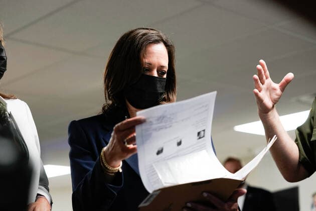 June 25, 2021, El Paso, Texas, USA: United States Vice President Kamala Harris tours the El Paso Border Patrol Station in El Paso, Texas on June 25, 2021 El Paso USA - ZUMAs152 20210625_zaa_s152_036 Copyright: xYurixGripasx-xPoolxViaxCnpx