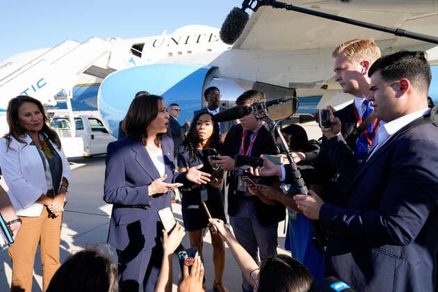 June 25, 2021, El Paso, Texas, USA: United States Vice President Kamala Harris makes remarks as she arrives at El Paso International Airport with US Representative Veronica Escobar (Democrat of Texas) in Texas to visit the border on June 25, 2021 El Paso USA - ZUMAs152 20210625_zaa_s152_056 Copyright: xYurixGripasx-xPoolxViaxCnpx