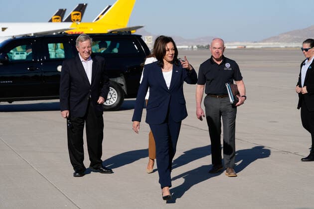 June 25, 2021, El Paso, Texas, USA: From left: United States Senate Majority Whip Dick Durbin (Democrat of Illinois), US Representative Veronica Escobar (Democrat of Texas), US Vice President Kamala Harris, and US Secretary of Homeland Security Alejandro Mayorkas arrive at El Paso International Airport in Texas to visit the border on June 25, 2021 El Paso USA - ZUMAs152 20210625_zaa_s152_111 Copyright: xYurixGripasx-xPoolxViaxCnpx