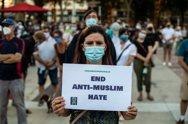 News Bilder des Tages June 25, 2021, EDMONTON, ab, Canada: Supporters gather to demand action and protect Muslim women, after a recent knife attack in Edmonton, on Friday, June 25, 2021. EDMONTON Canada  - ZUMAc35_ 20210625_zaf_c35_063 Copyright: xJasonxFransonx
