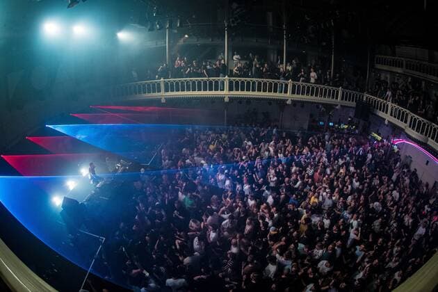 AMSTERDAM Dj Reinier Zonneveld during a performance in Paradiso The pop stage reopens its doors at full capacity Inside, visitors do not have to keep 1 5 meters away ANP PAUL BERGEN  Copyright: xHollandsexHoogtex xxANPx x433046984x