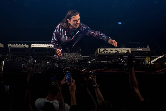 AMSTERDAM Dj Reinier Zonneveld during a performance in Paradiso The pop stage reopens its doors at full capacity Inside, visitors do not have to keep 1 5 meters away ANP PAUL BERGEN  Copyright: xHollandsexHoogtex xxANPx x433047007x