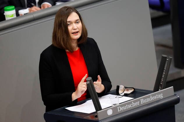 Claudia Müller in der 236. Sitzung des Deutschen Bundestages im Reichstagsgebäude. Berlin, 24.06.2021 *** Claudia Müller at the 236 session of the German Bundestag in the Reichstag building Berlin, 24 06 2021 Foto:xC.xHardtx xFuturexImage