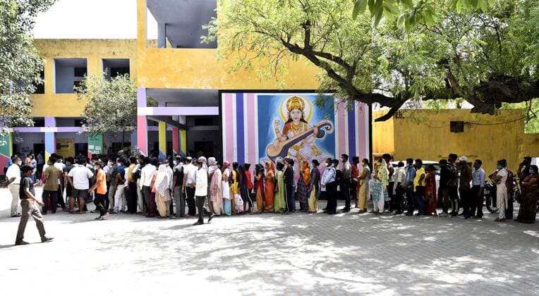 GURUGRAM, INDIA - JUNE 25: People, not adhering to social distancing norms, wait in a queue to receive Covid-19 dose, at a vaccination centre, on June 25, 2021 in Gurugram, India. (Photo by Vipin Kumar Hindustan Times) COVID-19 Vaccination Drive