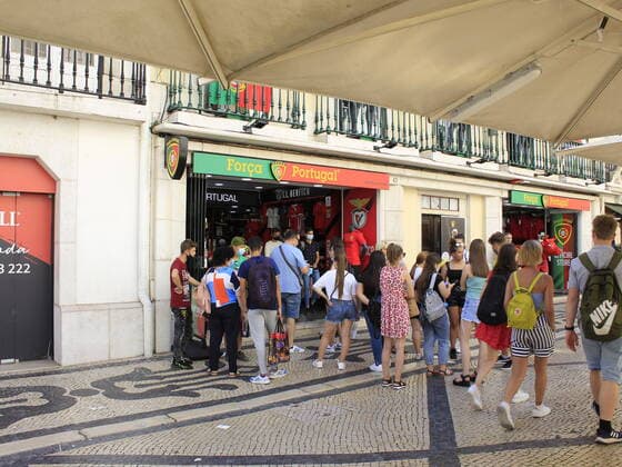 June 26, 2021, Lisbon, Portugal: Intense movement in downtown Lisbon, where restaurants, cafes, patisseries and general trade are concentrated on Saturday, June (26), during European summer. With new measures to contain spread of coronavirus (Covid-19), trade in general in Portuguese capital has operating restrictions.  Copyright: xEdsonxdexSouzax