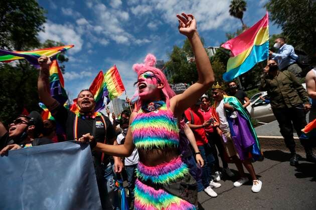 Groups of people participate in the XLIII edition of the LGBT + march, in Mexico City, Mexico, 26 June 2021. Thousands of people participated this Saturday in the XLIII edition of the Lesbian, Gay, Bisexual and Transsexual (LGBT) Pride march in Mexico City, in what was a spontaneous outing to the streets of this capital that were suddenly covered with the Rainbow colors. Thousands return the rainbow to Mexico City in the LGBT + Pride march !ACHTUNG: NUR REDAKTIONELLE NUTZUNG!  Copyright: xSashenkaxGutierrezx MEX5652 20210626-076e2b4f2239936de9ffb5171f68bf074dae512e