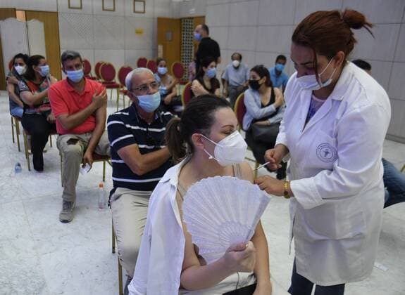 (210626) -- TUNIS, June 26, 2021 -- A medical worker administers the COVID-19 vaccine to a woman at a vaccination site in Tunis, Tunisia, on June 26, 2021. Since the start of the nationwide vaccination campaign against coronavirus on March 13, a total of 1,705,657 people have received the vaccines, with 476,013 taking both doses, according to the latest figures published by Tunisian Health Ministry. (Photo by Xinhua) TUNISIA-TUNIS-COVID-19-VACCINATION AdelxEzzine
