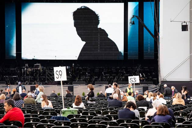 Second Concert By The Italian Artist Andrea Bocelli In Coimbra, Portugal People attend the concert of Italian Artist Andrea Bocelli, in Coimbra, Portugal, on June 26, 2021. About 13.000 people took part in the concert at the Estadio Cidade de Coimbra amid the restrictions of Covid-19 pandemic. Coimbra Portugal franca-secondco210626_npCBq  Copyright: xRitaxFrancax