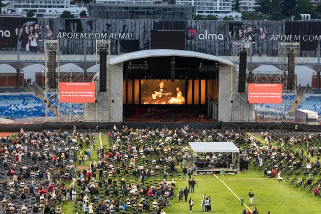 Second Concert By The Italian Artist Andrea Bocelli In Coimbra, Portugal People attend the concert of Italian Artist Andrea Bocelli, in Coimbra, Portugal, on June 26, 2021. About 13.000 people took part in the concert at the Estadio Cidade de Coimbra amid the restrictions of Covid-19 pandemic. Coimbra Portugal franca-secondco210626_npGnC  Copyright: xRitaxFrancax