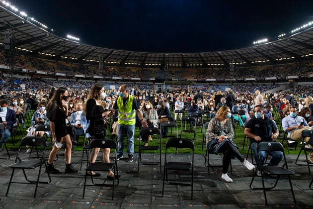Second Concert By The Italian Artist Andrea Bocelli In Coimbra, Portugal People attend the concert of Italian Artist Andrea Bocelli, in Coimbra, Portugal, on June 26, 2021. About 13.000 people took part in the concert at the Estadio Cidade de Coimbra amid the restrictions of Covid-19 pandemic. Coimbra Portugal franca-secondco210626_npcFM  Copyright: xRitaxFrancax