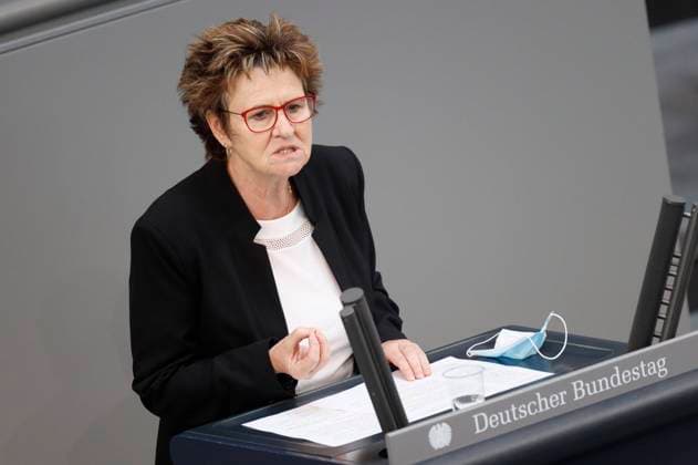 Sabine Zimmermann in der 237. Sitzung des Deutschen Bundestages im Reichstagsgebäude. Berlin, 25.06.2021 *** Sabine Zimmermann at the 237 session of the German Bundestag in the Reichstag building Berlin, 25 06 2021 Foto:xC.xHardtx xFuturexImage