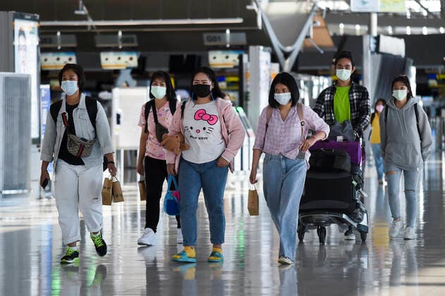 Thailand Plans To Reopen To Vaccinated Foreign Tourists Passengers wear protective masks at the Suvarnabhumi International Airport amid a new wave of the coronavirus disease (COVID-19) pandemic in Bangkok, Thailand, 27 June 2021. Bangkok Thailand laowilas-notitle210627_npxFd  Copyright: xAnusakxLaowilasx