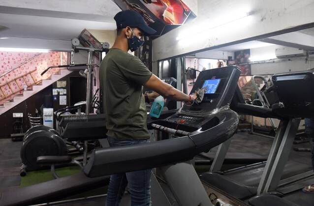 NEW DELHI, INDIA ? JUNE 27: The Body Gym staff clean and sanitized fitness machines to prepare open after Delhi government allow unlock, on June 27, 2021 in New Delhi, India. Gyms and yoga centres have been allowed to reopen in Delhi from Monday at 50% capacity, an official government order said. Banquet halls, marriage halls, and hotels have also been permitted to host weddings, but the number of guests has been capped at 50, the order said. (Photo by Mohd Zakir Hindustan Times ) Delhi Unlock 5: Gyms, Banquet Halls, Hotels To Open From Monday