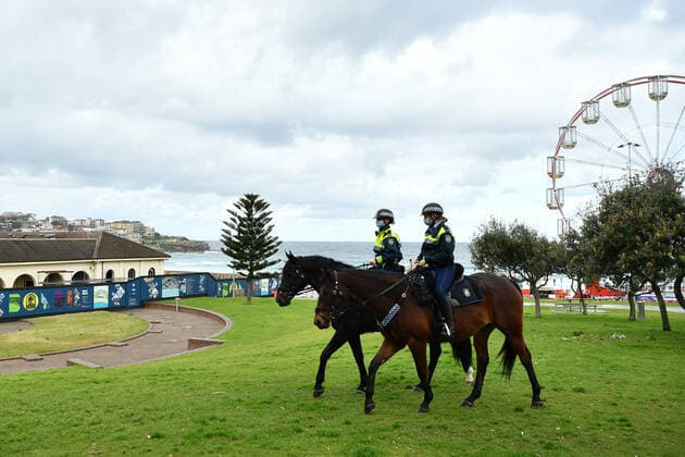 NSW CORONAVIRUS COVID19, Mounted Police on patrol at Bondi Beach in Sydney, Monday, June 28, 2021. More than five million people in Greater Sydney and its surrounds have gone into a 14-day lockdown as health authorities try to regain control of a coronavirus outbreak. ( NO ARCHIVING, EDITORIAL USE ONLY, NO USE IN BOOKS WITHOUT CONSENT SYDNEY NSW AUSTRALIA  Copyright: xJOELxCARRETTx 20210628001553158395
