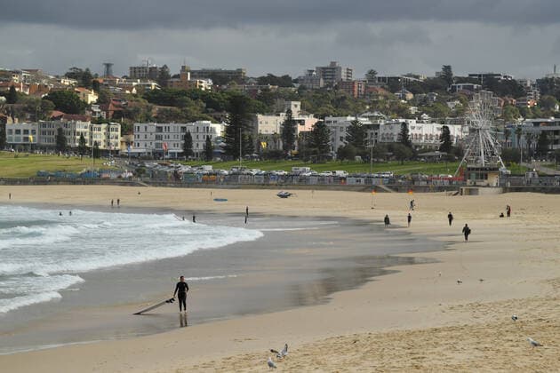 NSW CORONAVIRUS COVID19, People seen on the sand at Bondi Beach in Sydney, Monday, June 28, 2021. More than five million people in Greater Sydney and its surrounds have gone into a 14-day lockdown as health authorities try to regain control of a coronavirus outbreak. ( NO ARCHIVING, EDITORIAL USE ONLY, NO USE IN BOOKS WITHOUT CONSENT SYDNEY NSW AUSTRALIA  Copyright: xJOELxCARRETTx 20210628001553158521