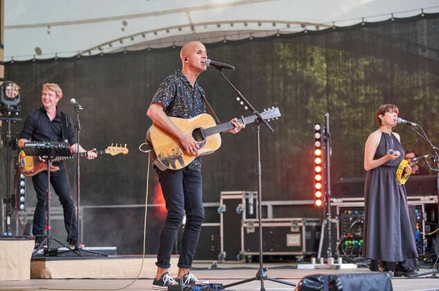 Milow live as part of the concert series Back on Stage at the Gilde Parkbühne Hannover, 27 06 2021 Foto:xU.xStammx xFuturexImage