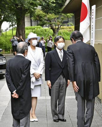 Imperial couple attend Japan Art Academy award ceremony Japanese Emperor Naruhito (R, facing camera) and Empress Masako arrive at the venue of a Japan Art Academy award ceremony in Tokyo on June 28, 2021. Last year s award ceremony was postponed due to the coronavirus pandemic and held in conjunction with this year s. (Pool photo) 