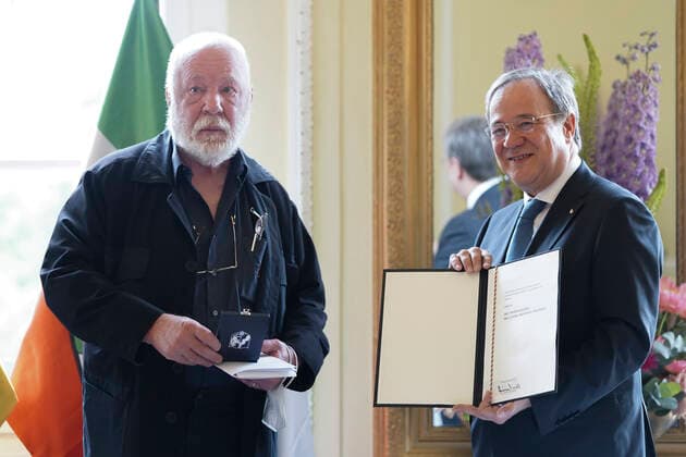 Award of the Order of Merit of the State of North Rhine-Westphalia by Armin Laschet Current, 28 06 2021, Duesseldorf, Armin Laschet Prime Minister of North Rhine-Westphalia, CDU Chairman and candidate for Chancellor awards the Order of Merit of the State of North Rhine-Westphalia to Otmar Alt from Hamm, the internationally known