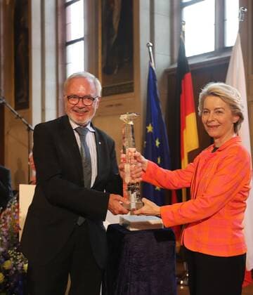 28 06 2021 Frankfurt am Main, Römer European Banker of the Year 2019 Honouring of Werner Hoyer, President of the European Investment Bank EIB Picture shows Werner Hoyer, President of the European Investment Bank EIB and EU Commission President von der Leyen HP