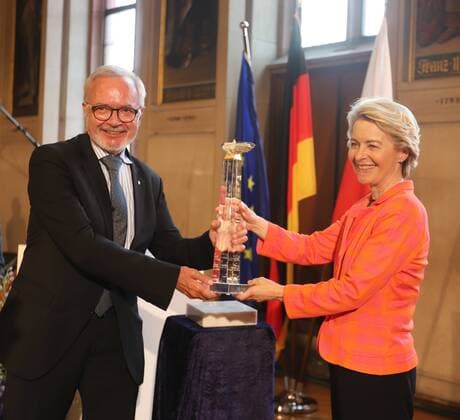 28 06 2021 Frankfurt am Main, Römer European Banker of the Year 2019 Honouring of Werner Hoyer, President of the European Investment Bank EIB Picture shows Werner Hoyer, President of the European Investment Bank EIB and EU Commission President von der Leyen HP