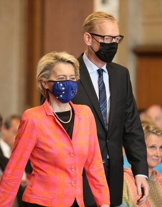 28 06 2021 Frankfurt am Main, Römer European Banker of the Year 2019 Honouring of Werner Hoyer, President of the European Investment Bank EIB Picture shows EU Commission President von der Leyen in the Kaisersaal here with Councillor Markus Frank CDU HP