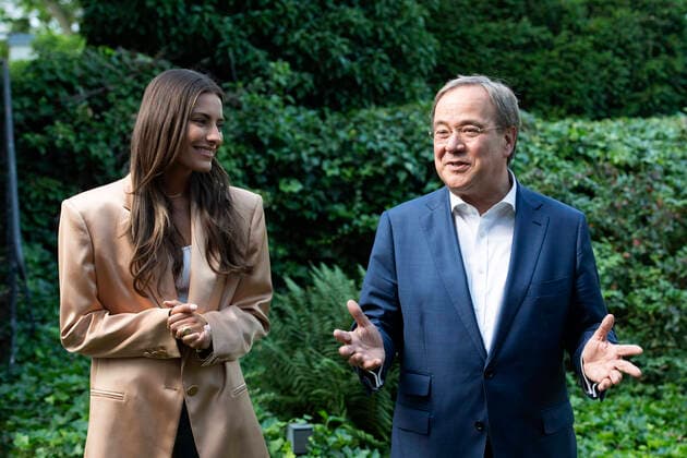 Armin LASCHET, CDU, State Premier of North Rhine-Westphalia and actress Sophia THOMALLA in the garden of the CDU state office in Duesseldorf, Armin LASCHET, CDU, State Premier of North Rhine-Westphalia, meets actress Sophia THOMALLA for an online talk,