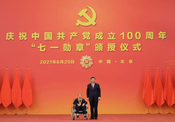 (210629) -- BEIJING, June 29, 2021 -- Chinese President Xi Jinping, also general secretary of the Communist Party of China (CPC) Central Committee and chairman of the Central Military Commission, presents the July 1 Medal, the Party s highest honor, to Ma Maojie at the award ceremony at the Great Hall of the People in Beijing, capital of China, June 29, 2021. The award ceremony of the July 1 Medal was held Tuesday morning at the Great Hall of the People in Beijing. ) CHINA-BEIJING-XI JINPING-JULY 1 MEDAL-AWARD CEREMONY (CN) LixXueren 