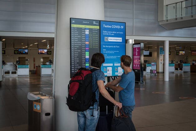 Virus Outbreak Portugal Tourist arriving to Portugal in Faro Airport. Cases of Covid-19 are increasing specially in Lisbon and Algarve and countries such as UK and Germany are putting new restrictions for the travelers. On June 29, 2021 in Faro, Portugal. Faro Portugal zarco-faroairp210629_nppuo  Copyright: xAdriÃ xSalidoxZarcox
