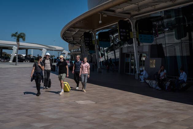 Virus Outbreak Portugal Tourist arriving to Portugal in Faro Airport. Cases of Covid-19 are increasing specially in Lisbon and Algarve and countries such as UK and Germany are putting new restrictions for the travelers. On June 29, 2021 in Faro, Portugal. Faro Portugal zarco-faroairp210629_npUXz  Copyright: xAdriÃ xSalidoxZarcox