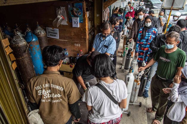 June 30, 2021, Jakarta, Jakarta, Indonesia: Families of COVID-19 patients queue to refill oxygen cylinders in the Manggarai area, Jakarta, Wednesday 30 June 2021..The demand for new oxygen cylinders and filling oxygen cylinders has increased drastically following the surge in cases of COVID-19 with a new, deadly variant in Indonesia. Jakarta Indonesia - ZUMAh128 20210630_zap_h128_004 Copyright: xDonalxHusnix
