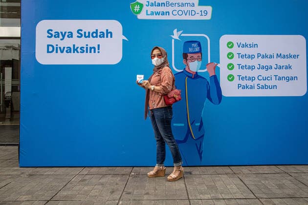 June 30, 2021, Tangerang Selatan, Banten, Indonesia: South Tangerang, Banten, Indonesia, June 30, 2021 : The South Tangerang Health Office administers vaccinations for the elderly, teachers, and people with disabilities. Indonesia continues to pursue the COVID-19 vaccination coverage target of up to 181 million coverage by the end of 2021 in the midst of the second wave of deadly new Covid-19 variants Tangerang Selatan Indonesia - ZUMAh128 20210630_zap_h128_022 Copyright: xDonalxHusnix
