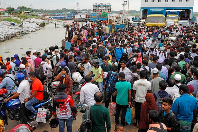 COVID-19 Coronavirus Emergency In Bangladesh People board an overcrowded ferry as they go home a day before a countrywide lockdown is imposed in Munshiganj near of Dhaka, Bangladesh on June 30, 2021. Dhaka Bangladesh salahuddin-notitle210630_np7V5  Copyright: xKazixSalahuddinxRazux